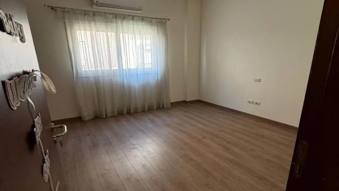 شقة فاخرة ثلاث غرف نوم للإيجار