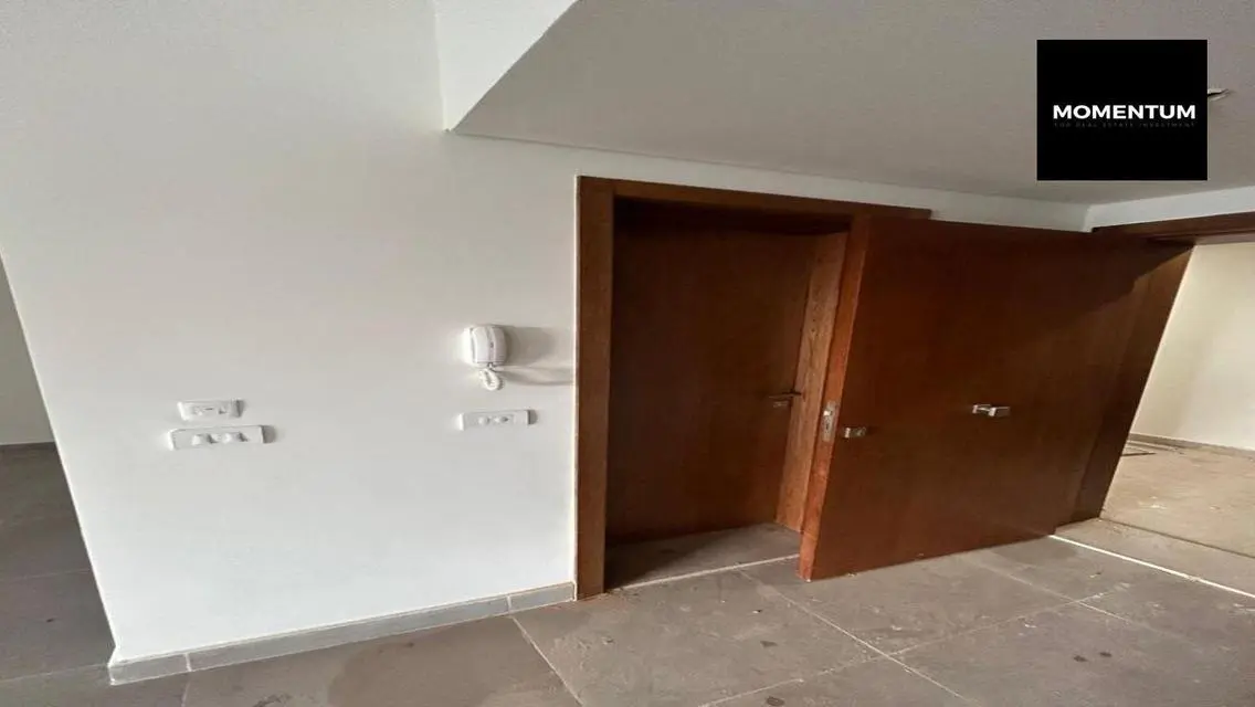 Stunning Terrace of 300 sqm with Security Guard