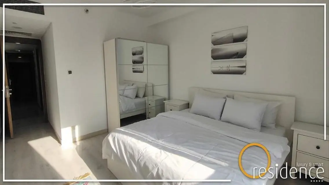 Luxury 3 Bedroom Apartment with Lake Views