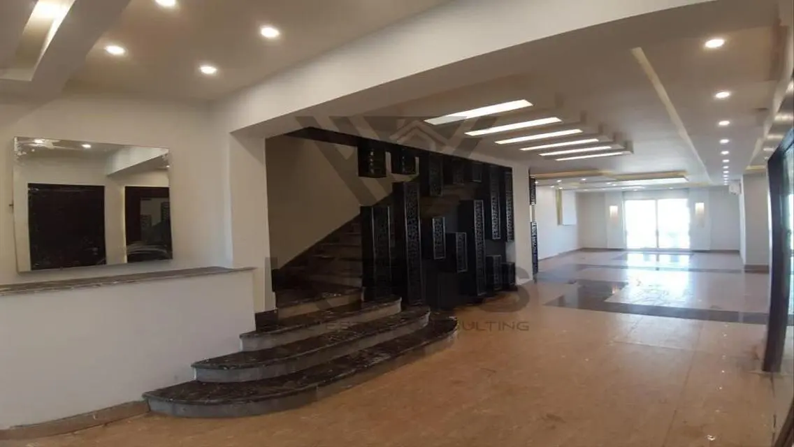 Luxury Apartment for Sale in Hyde Park - Stunning Mountain View