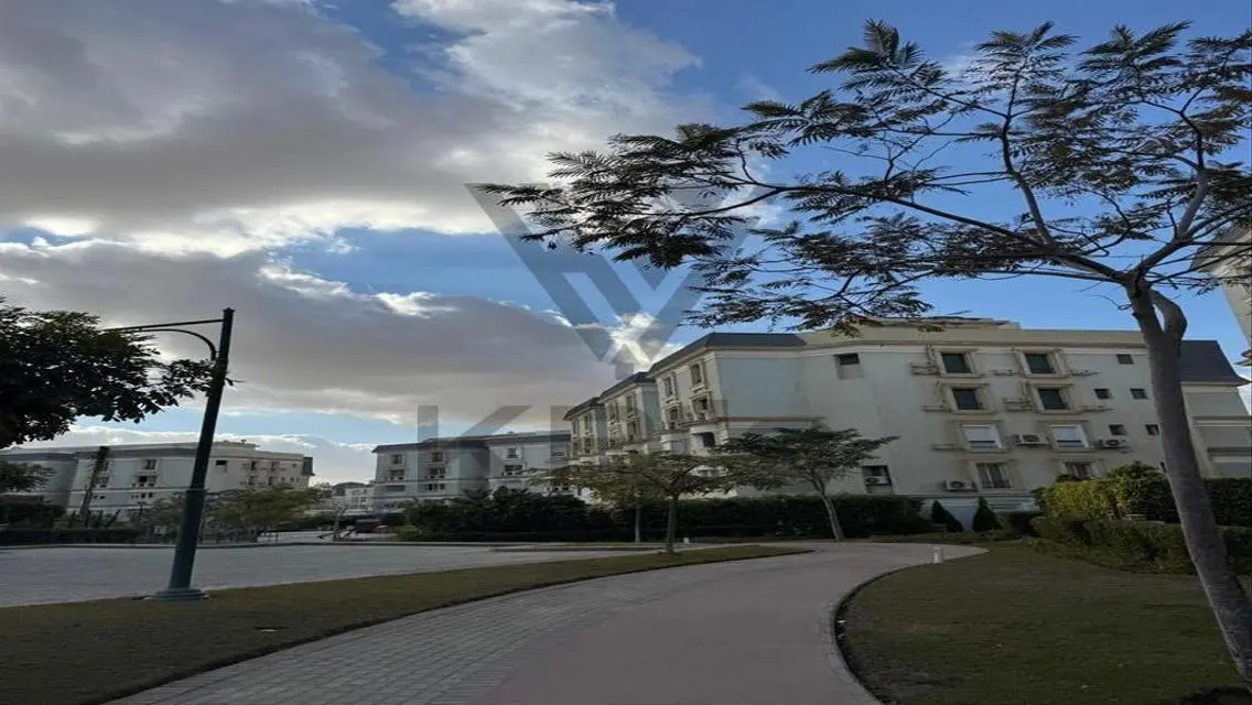 Luxury Apartment for Sale in Hyde Park - Stunning Mountain View
