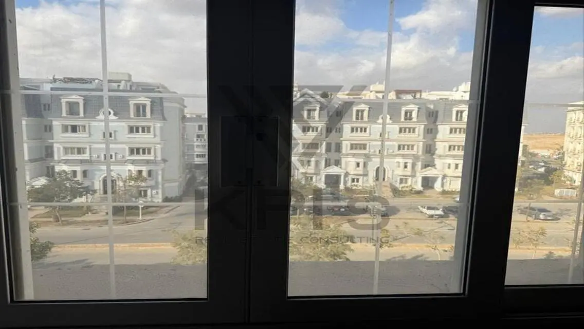 Luxury Apartment for Sale in Hyde Park - Stunning Mountain View