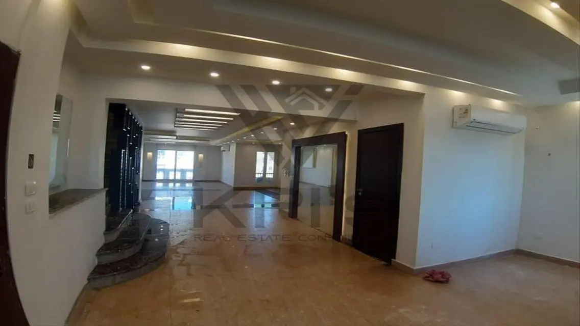 Luxury Apartment for Sale in Hyde Park - Stunning Mountain View