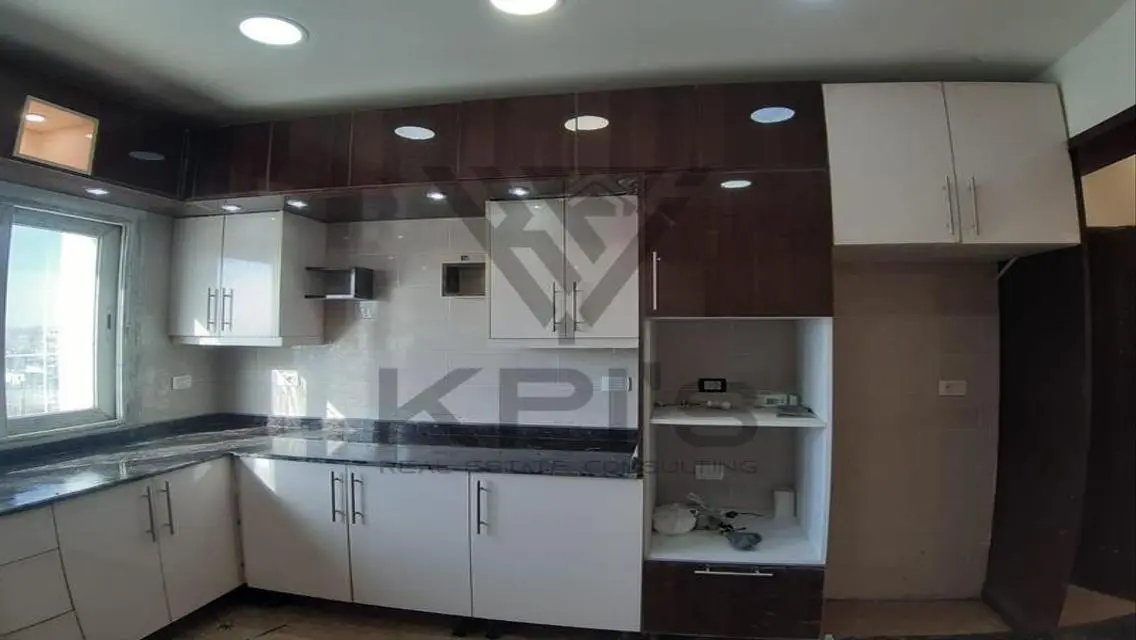 Luxury Apartment for Sale in Hyde Park - Stunning Mountain View