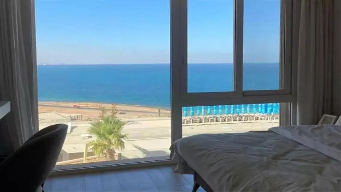 منزل جذاب بإطلالة ثلاثية