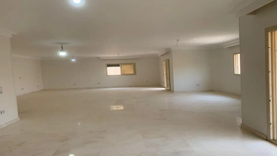 شقة رائعة للإيجار بمساحة 370 متر