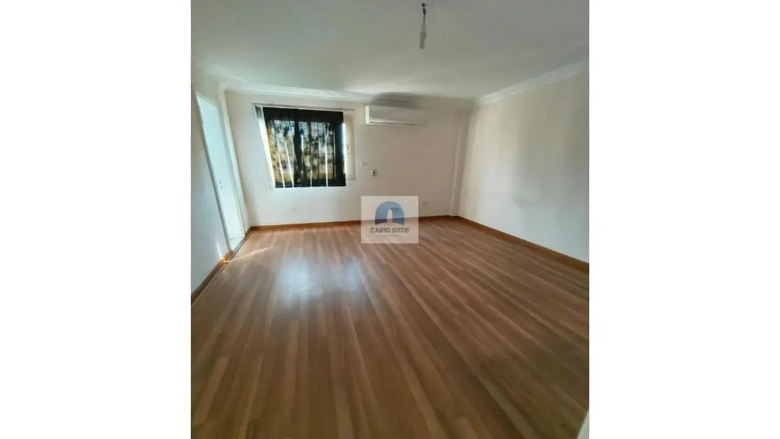 عقار متميز مع غرفة اجتماعات مريحة