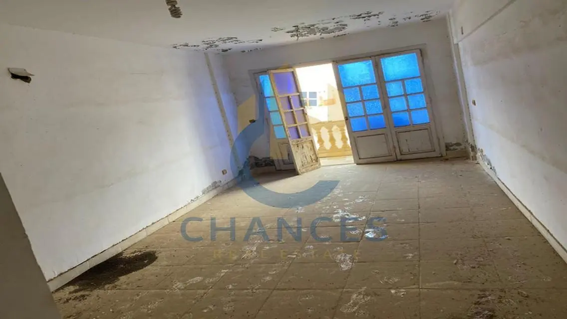 شقة فاخرة مع شرفة للبيع