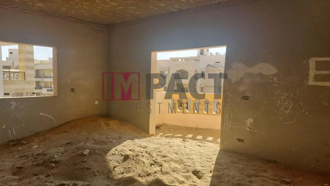 Luxury Villa with Private Garden and Swimming Pool for Sale