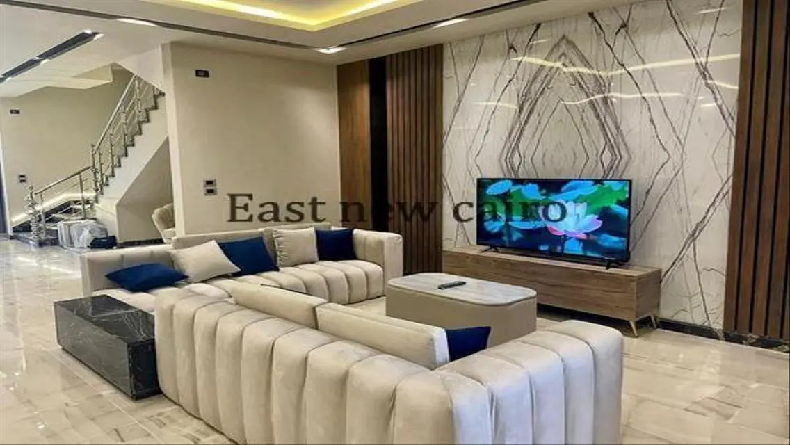 فيلا فاخرة للبيع بمساحة شاسعة وإطلالة مدهشة