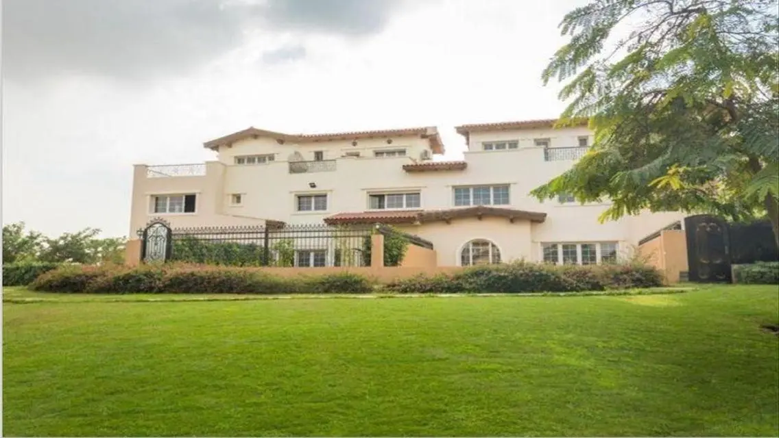 Luxurious Villa with Private Garden and Shared Pool