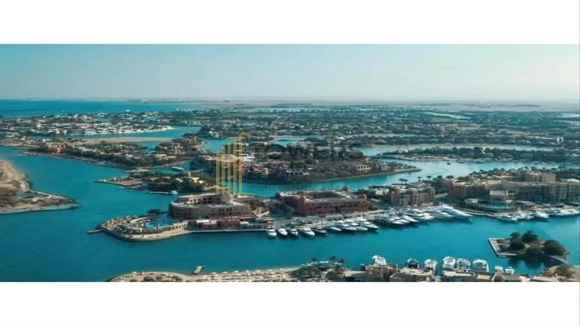 فيلا فاخرة مع مسبح مطلة على بحيرات