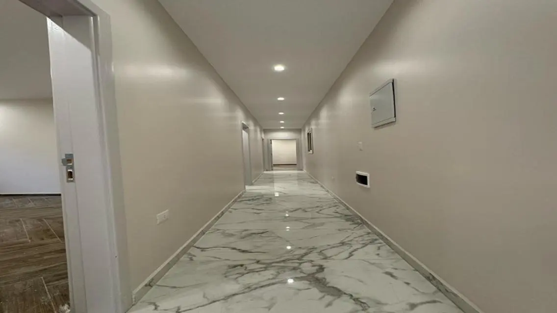 شقة رائعة بتصميم عصري مع شرفة مطلة على معلم رئيسي