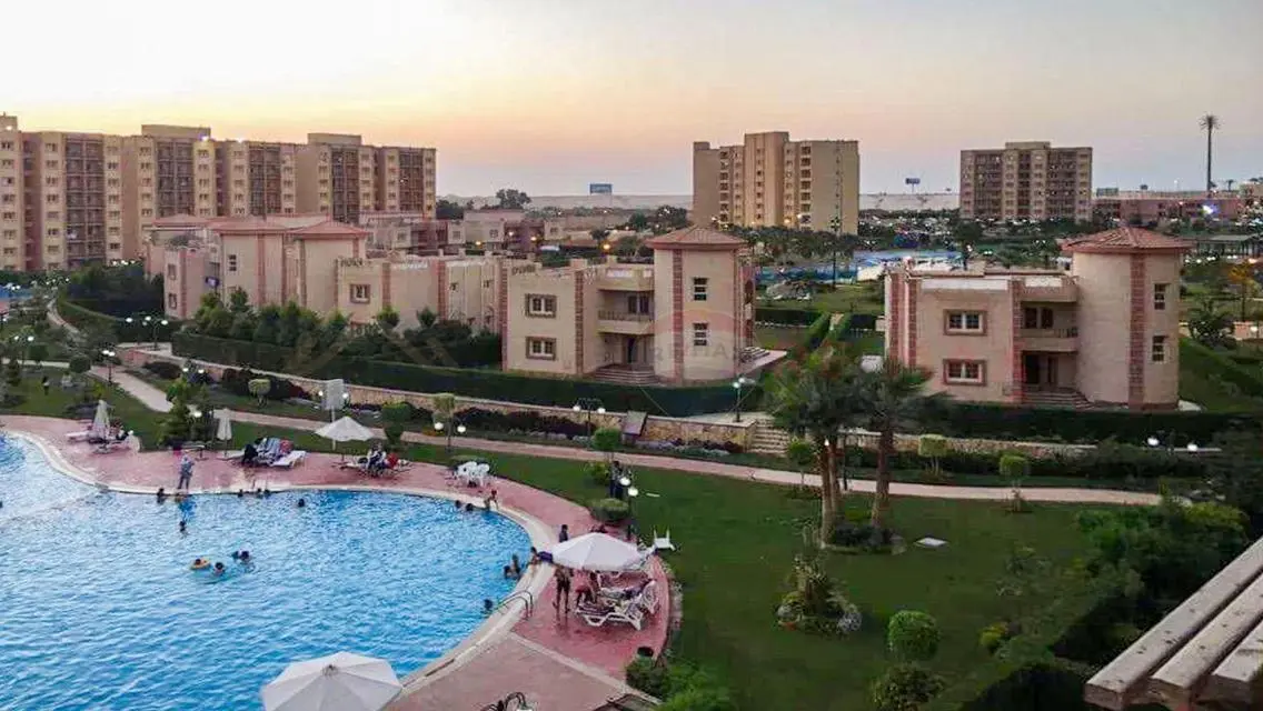 شقة فاخرة مع شرفة للبيع