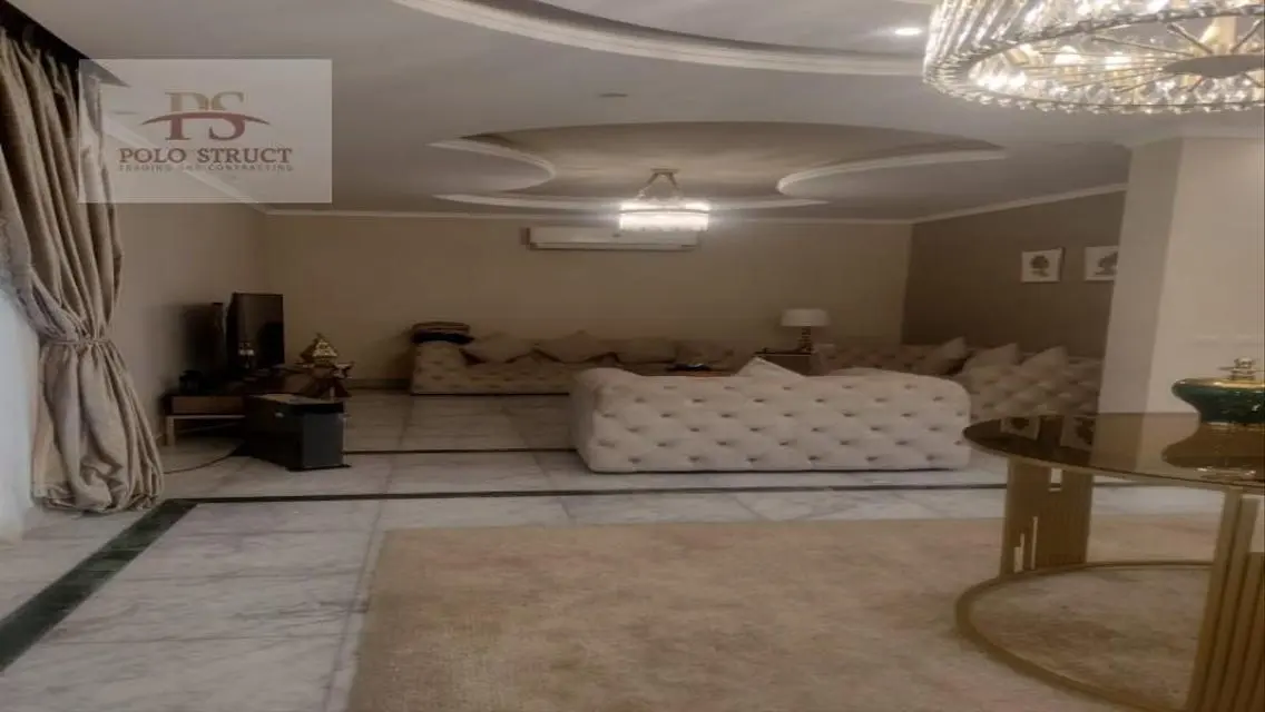 للبيع فيلا ١٠٠٠ متر - سوبر لوكس تشطيب- حمام سباحة