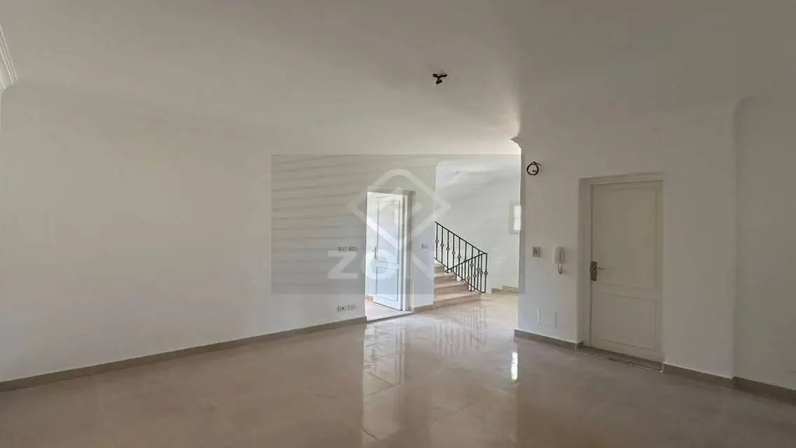 Twin house villa for rent in Madinaty, excellent l
