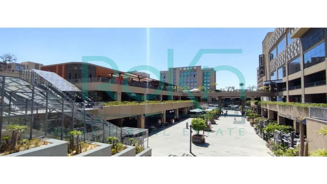 Modern Office with Premium Amenities in a Prime Location