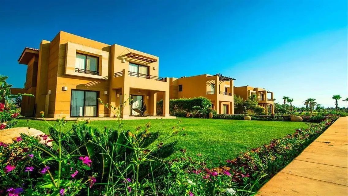فيلا للبيع في سوان ليك حسن علام التجمع امام الرحاب