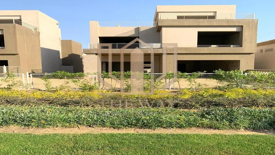 فيلا فاخرة بمساحة واسعة مع مسبح وحديقة خاصة