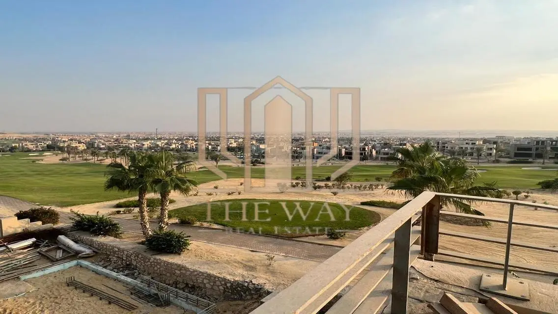 المنزل الفاخر بإطلالة على ملعب الجولف