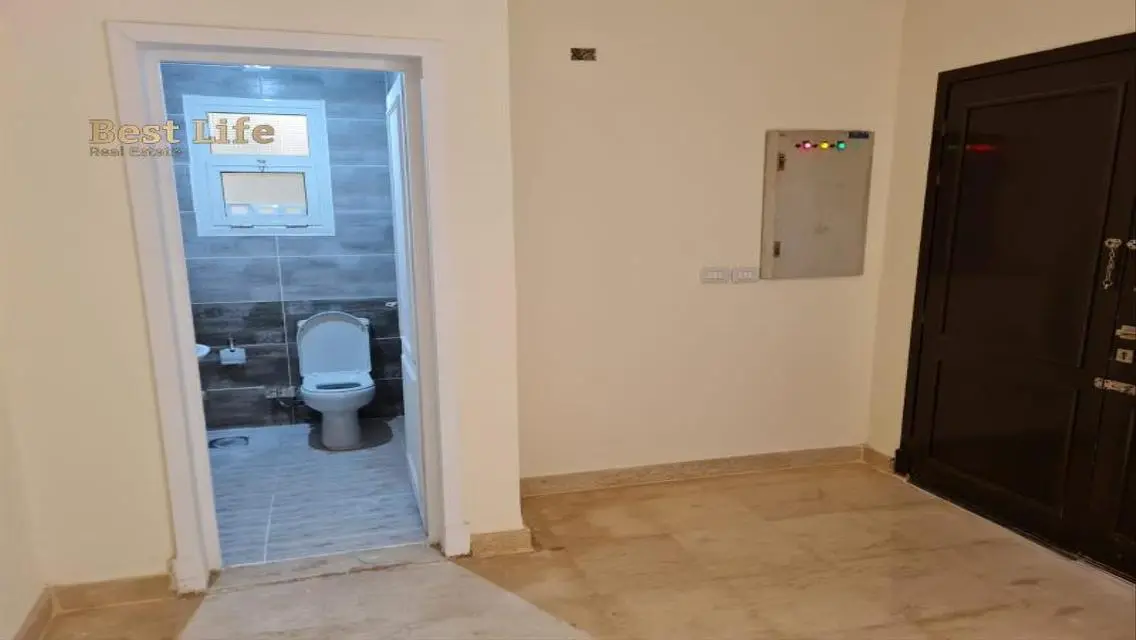 شقة فاخرة مع حديقة خاصة ونادي صحي مشترك