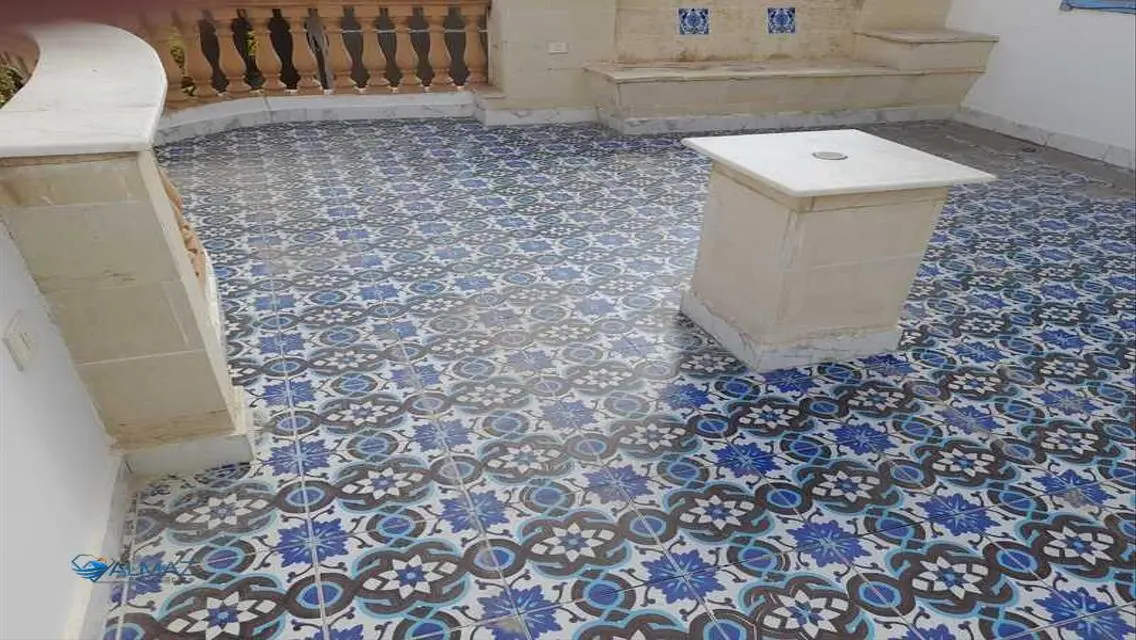 شقة مميزة بتكييف مركزي وإطلالة ساحرة