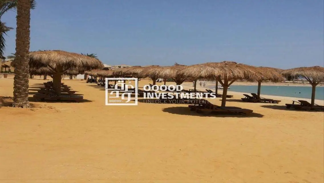 فيلا فاخرة مع حديقة خاصة ومسبح بسعر 4,300,000