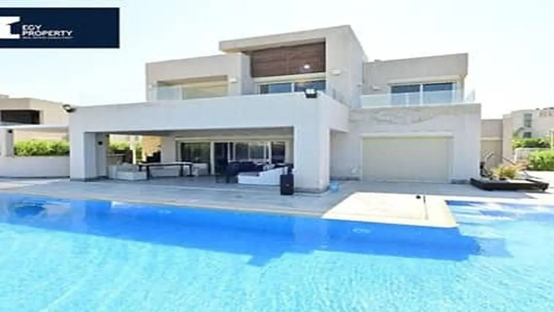 Luxury Apartment with Spacious Layout in the City Center