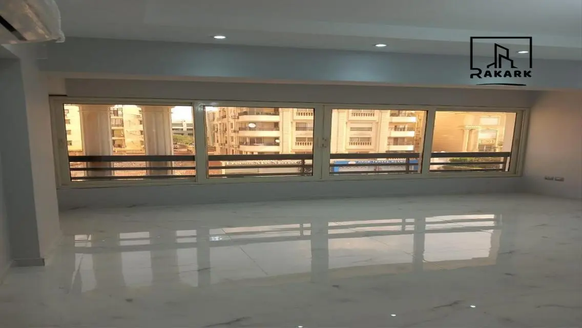 Luxury Apartment 250 sqm with 4 Bedrooms and 2 Bathrooms