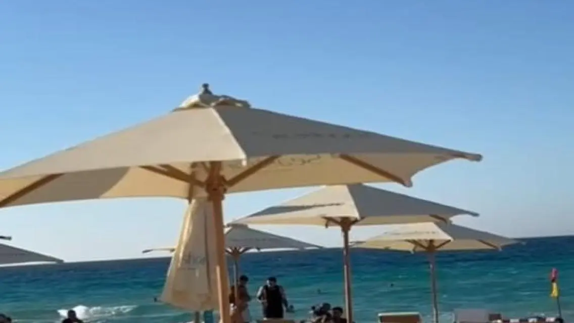 شقة فاخرة مع شرفة للبيع في موقع متميز