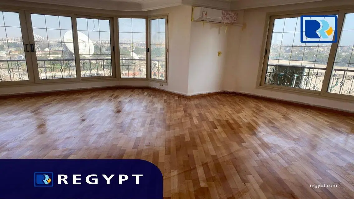 عقار تجاري بمساحة 260 متر