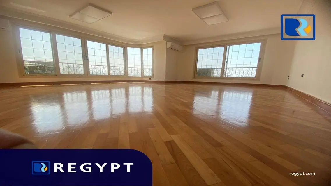 عقار تجاري بمساحة 260 متر