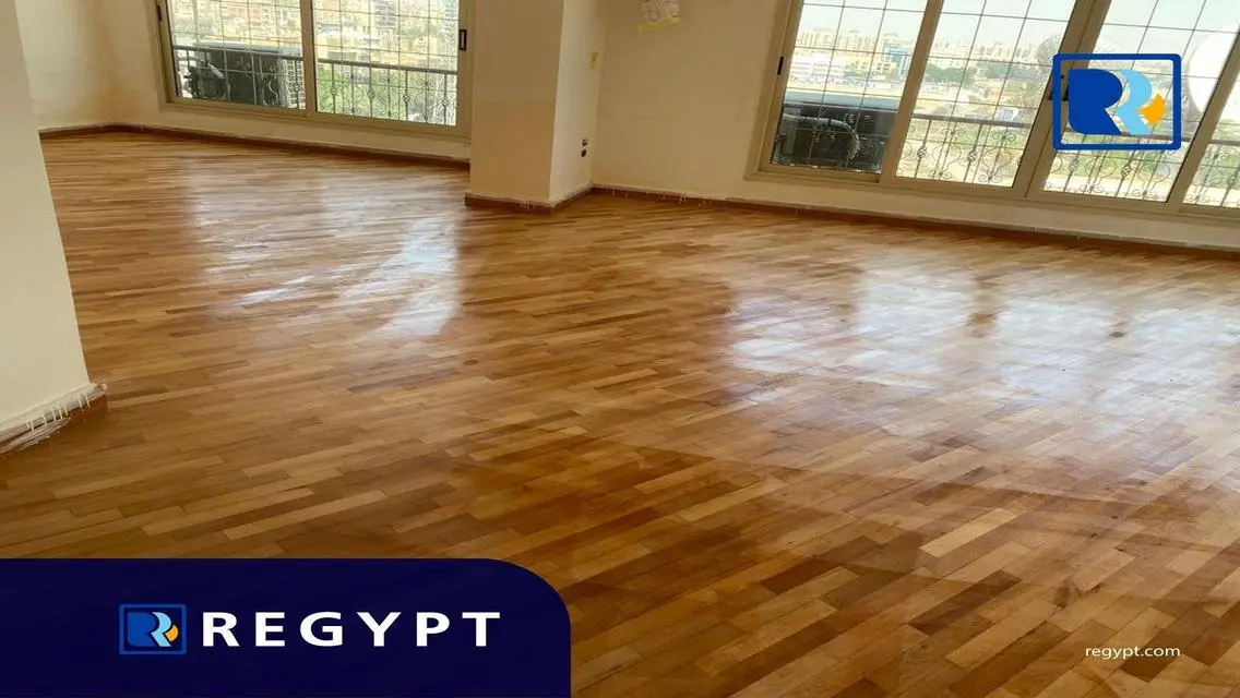 عقار تجاري بمساحة 260 متر