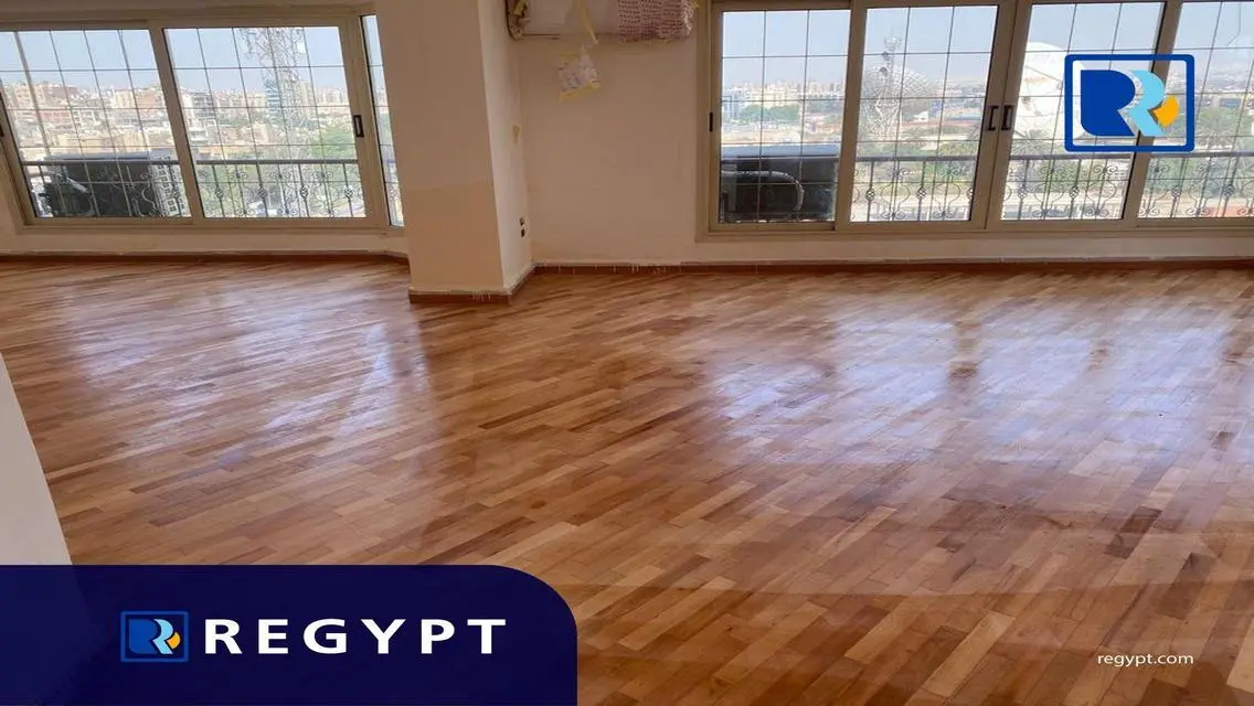 عقار تجاري بمساحة 260 متر
