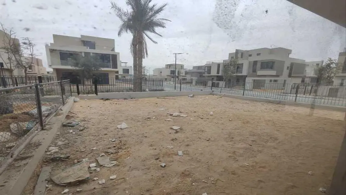 فيلا فاخرة بمساحة واسعة مع مسبح وإطلالة مميزة
