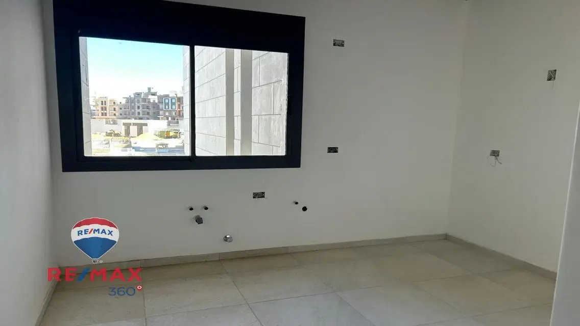 منزل فاخر للبيع بمساحة واسعة