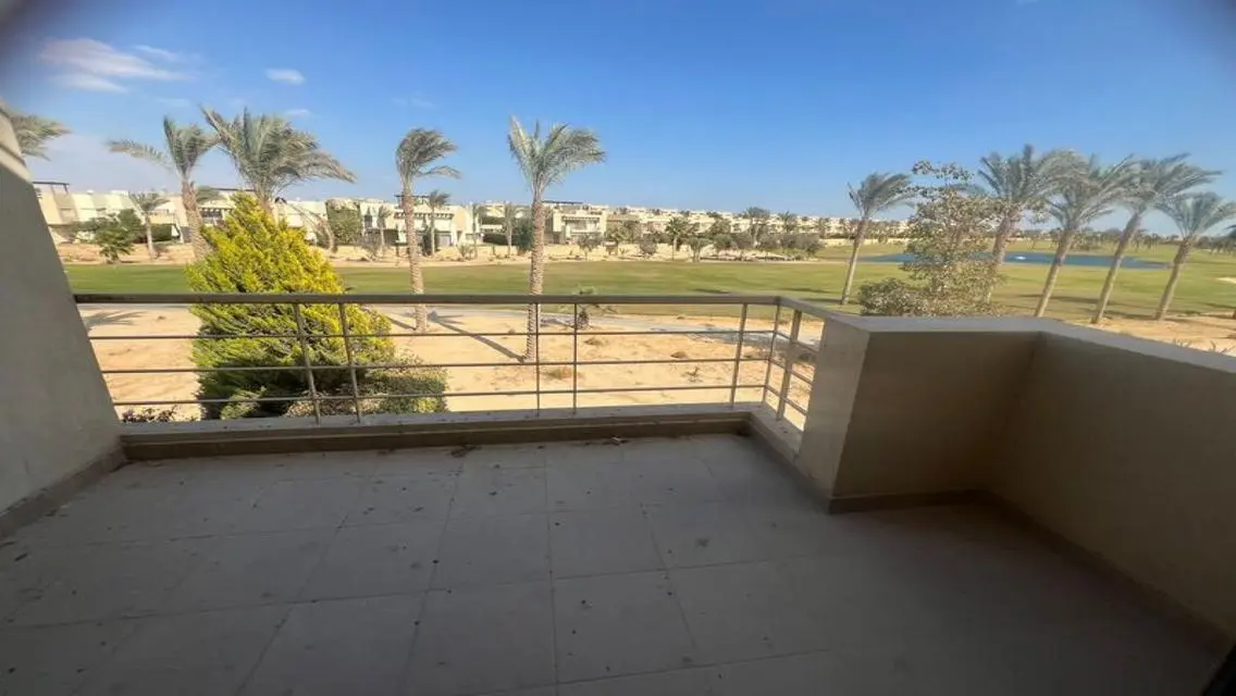 شقة مميزة بحجم 104 متر مربع للبيع