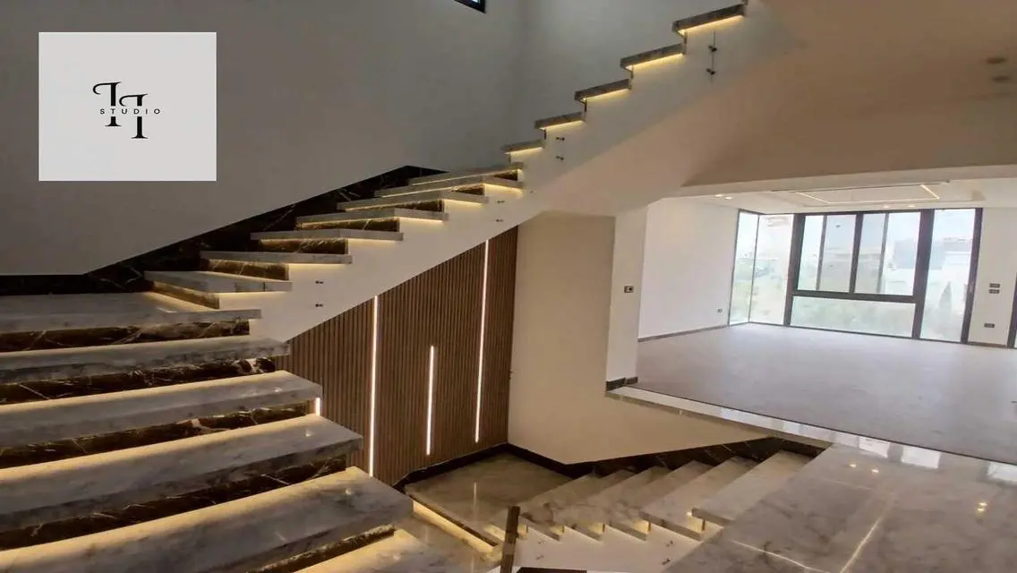 شقة فاخرة في V Residences - 3 غرف نوم مع حديقة خاصة ومسبح
