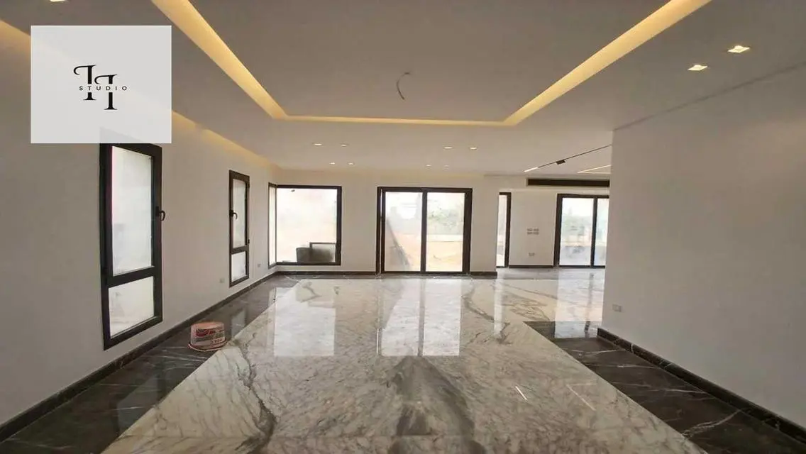 شقة فاخرة في V Residences - 3 غرف نوم مع حديقة خاصة ومسبح