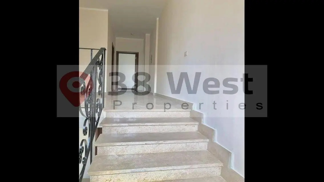 شقة جميلة للبيع بمساحة كبيرة