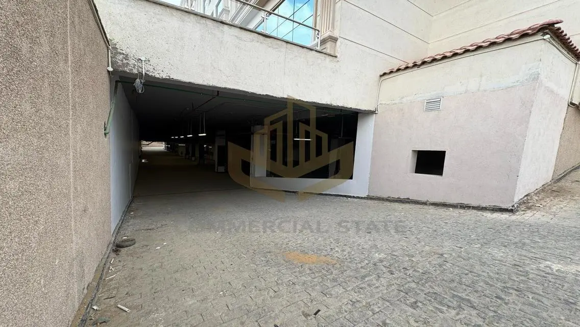 فرصة استثمارية مميزة في كومباوند تجاري