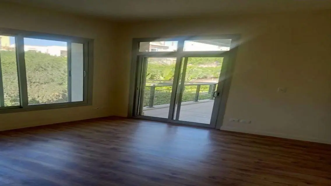 Superior Apartment Finished beside the Estates