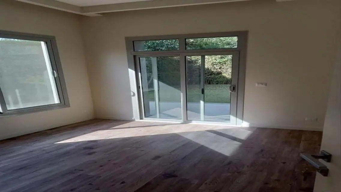 Superior Apartment Finished beside the Estates
