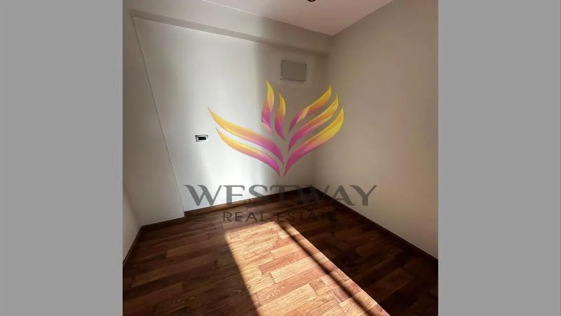 Ground duplex for rent in Westown beverly hills