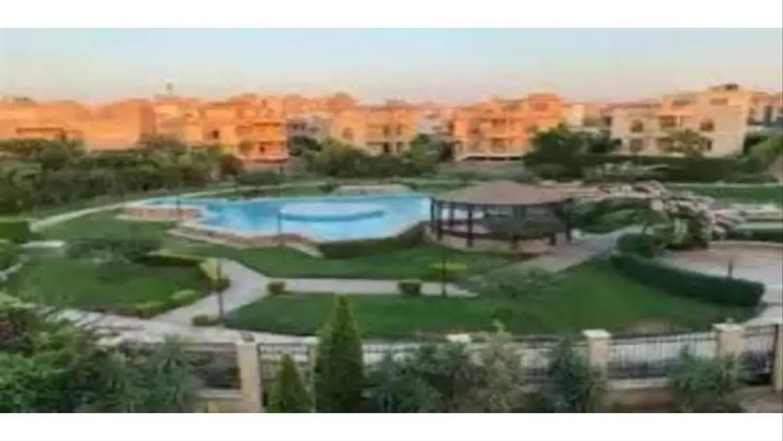 للبيع فيلا مستقلة متشطبة في لا روزا