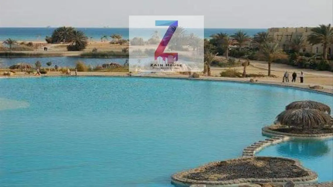 للبيع شاليه صف أول على البحر في بالم بيتش