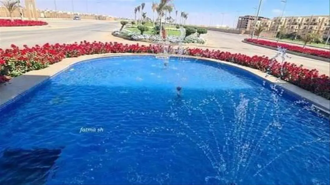 بينتهاوس 4 غرف الدور الخامس والرووف نصف تشطيب