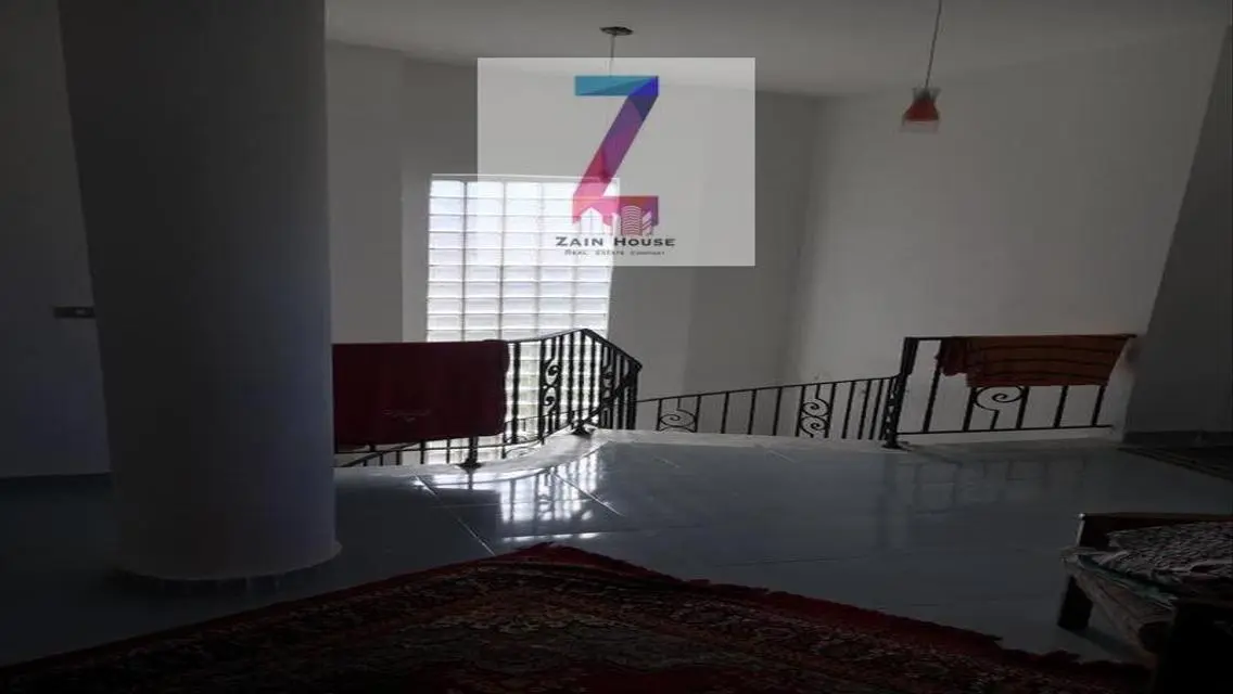 للبيع فيلا مفروشه قريبه للبحر صف ثالث