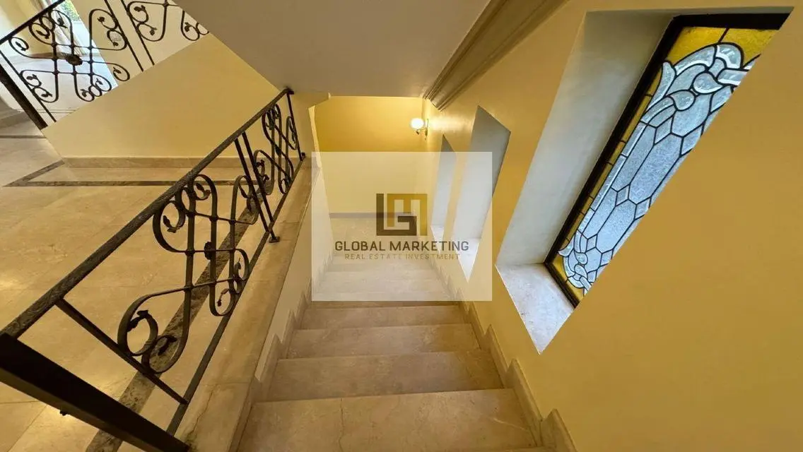 فيلا للاجار نص مفروش بالاجهزة فى كمبوند ارابيلا