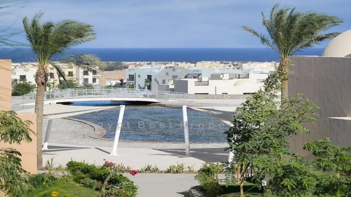 فيلا بدون مقدم بمكادي هايتس أول صف على اللاجون